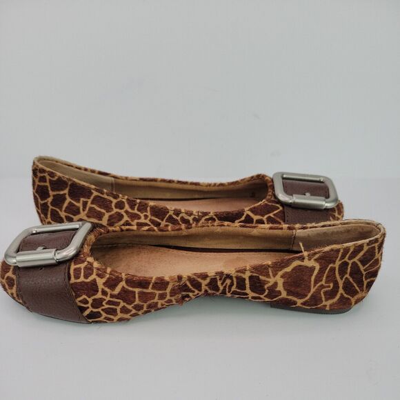 Fossil Buckle Brown Giraffe Print Calf Hair Slip On Flat Shoe Size 7 - Picture 8 of 10